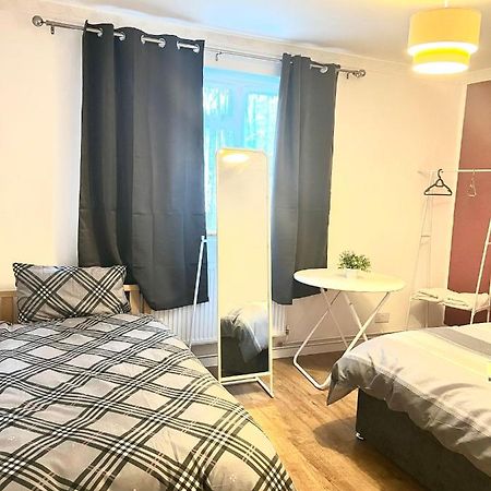 Large Room With Two Bed In Central Лондон Экстерьер фото