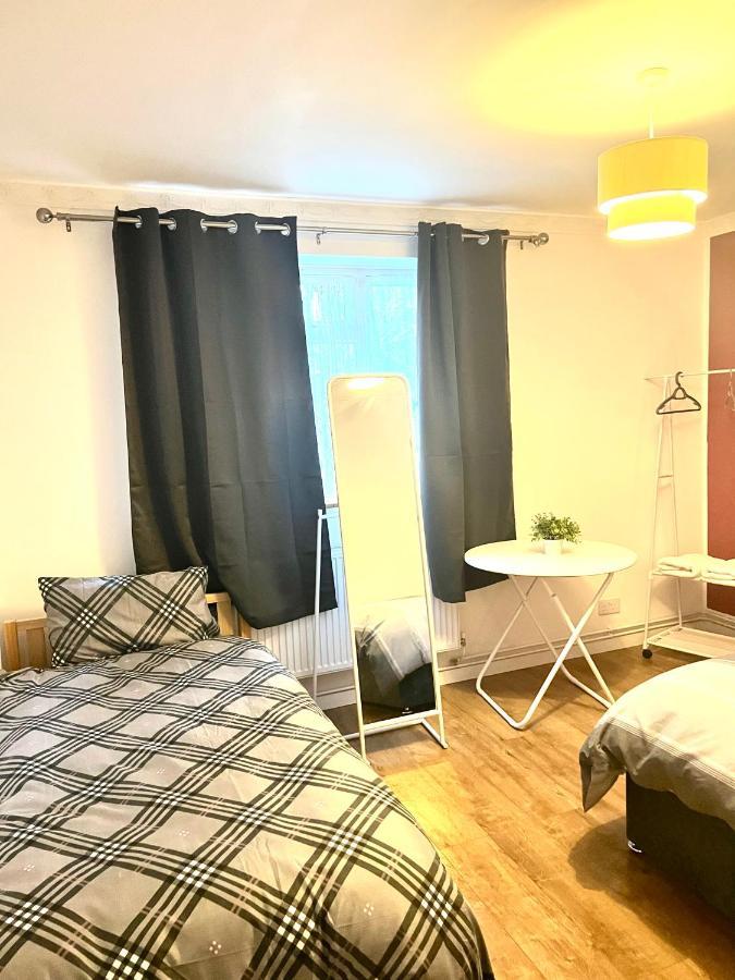 Large Room With Two Bed In Central Лондон Экстерьер фото